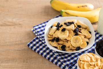 cereal with banana, raisin and milk