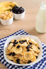 cereal with banana, raisin and milk