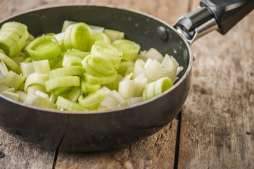 cut leek pan