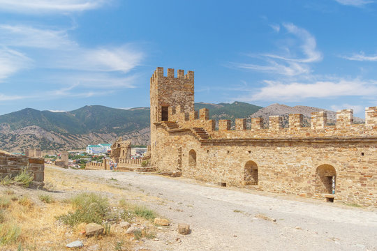 Башня Коррадо Чикало в Генуэзской крепости в Судаке, Крым