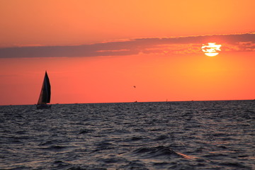 Obraz na płótnie Canvas Red Sails in the Sunset