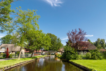 Fototapeta na wymiar Giethoorn Village Canals