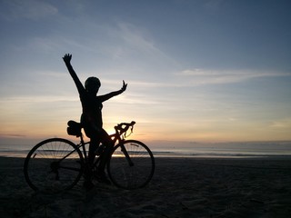Obraz premium Cycling to a seaside in the Gulf of Thailand.