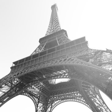 Fototapeta The Eiffel tower in Paris