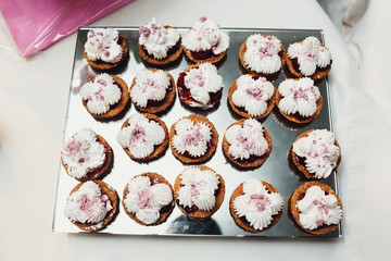 Baked basckets with cream stand on mirror tray
