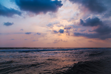 Obraz premium Sunset over the waters of the Indian Ocean.