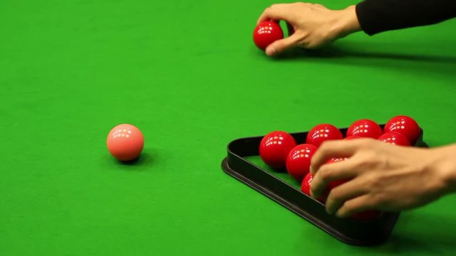Starting a game of Snooker