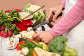 Slicing and preparing cauliflower