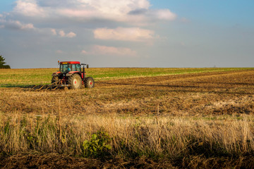 Obraz premium Hard work. Farmer prepares his field for seed.