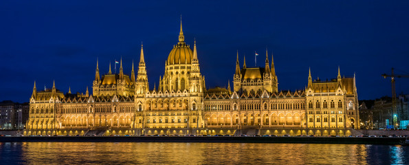 Fototapeta na wymiar Budapest parlamento