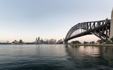 Fototapeta na wymiar Sunrise over Sydney Harbour viewed from Kirribilli in North Sydney.