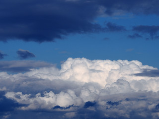 Fototapeta na wymiar Sky blue with the white fluffy clouds