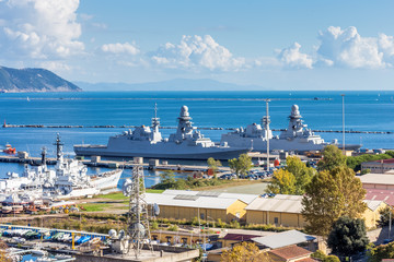  navires de guerre dans le port de la Spézia, Italie 