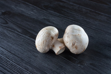 Fresh raw champignons