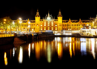 Obraz premium Amsterdam. Night. Station Amsterdam Centraal