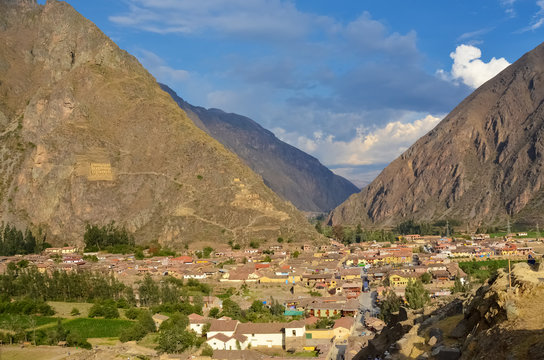 Landscape of Ollantaytambo Peru.jpg