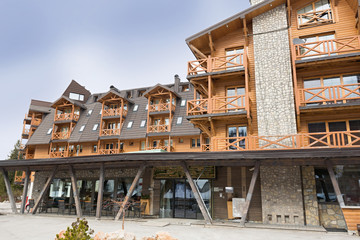 Obraz premium Mountain hotel exterior