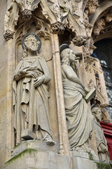 Fototapeta premium Statues de l'église Saint-Merri à Paris, France