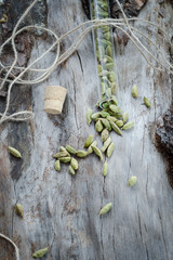 Dry aroma cardamon on aged pine. Grunge