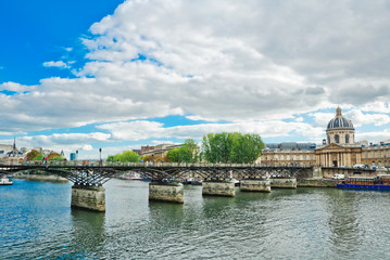 Fototapeta na wymiar Pont des Arts and Instutut de France, Paris