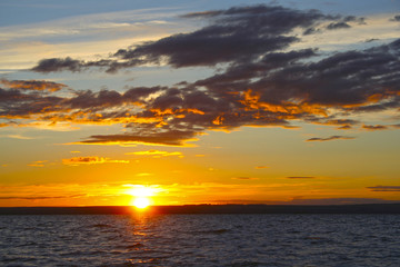 Obraz premium Amazing gold sunset on the river