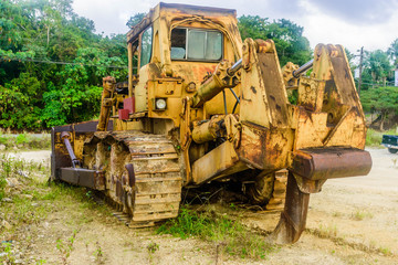 Obraz premium Abandoned Construction bulldozer Tractor