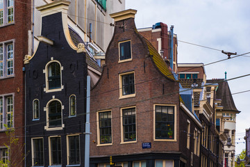 Schiefe Häuser in Amsterdam