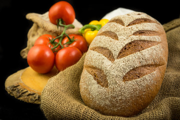 Mischbrot mit Dekoration 