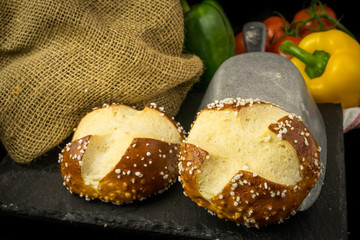 Laugenbrötchen mit Dekoration