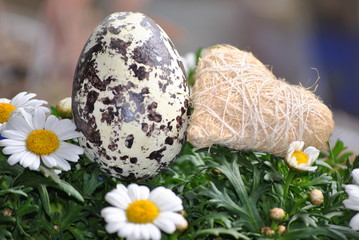 Ei mit Herz und Blumen