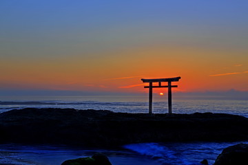 磯前神社の夜明け