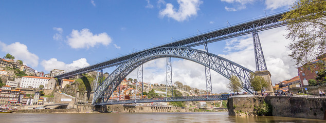 Obraz premium Panorama of bridge Ponte Luis I and skyline of Porto, Portugal