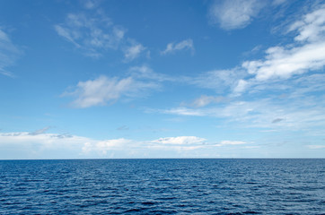 Obraz premium Beautiful water of the ocean with Blue Sky at Koh ha, Similan No.5, a Group of Similan Islands in The Andaman Sea Thailand.