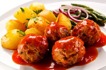 Roast meatballs with potatoes