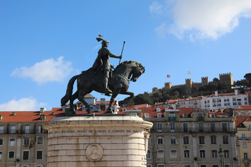 Lissabon Lisbon Lisboa Statue of King John I view to Castillo de San Jorge