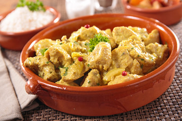 chicken cooked with curry and cream