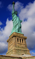 Fototapeta premium Monument of the liberty on the background of a dark-blue sky