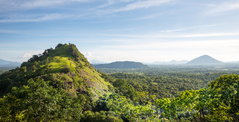 Fototapeta premium Green valley and blue sky, Ceylon scenery