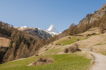 Zermatt, Dorf, Bergdorf, Alpen, Schweizer Berge, Zmutt, Furi, Schwarzsee, Matterhorn, Wanderweg, Frühling, Wallis, Schweiz