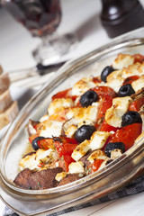 Gegrillter griechischer Feta-Käse auf Glas