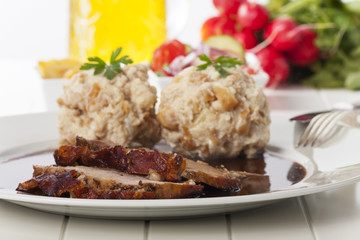 bayerischer Schweinebraten mit Knödel