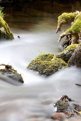 Fließendes Wasser in Langzeitbelichtung
