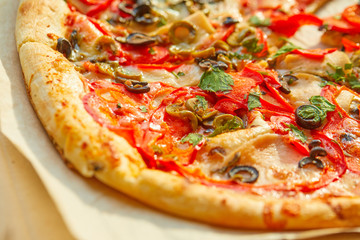 Pizza sweet pepper olives tomato