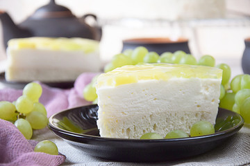 Cake with fruit and mascarpone