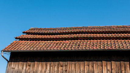 Altes verschmutztes Dach