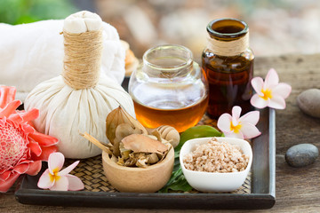 Natural Spa Ingredients herbal compress ball and herbal Ingredients for alternative medicine and relaxatio