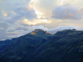 Obraz premium Peru, Pisac (Pisaq) Sunset - Inca ruins in the sacred valley in the Peruvian Andes