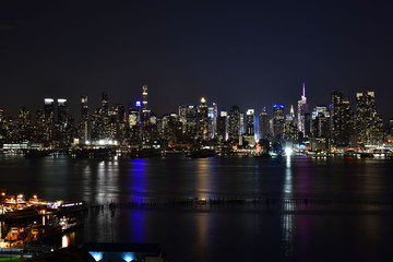 Fototapeta na wymiar ニュージャージ州より望む、アメリカ・ニューヨークの夜景