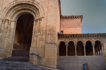Fototapeta na wymiar iglesia de San Martin en Segovia