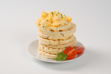 rice bread with scrambled eggs